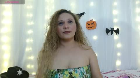 Snapshot of norapaker chatting on 11.01.25 norapaker online show from 11.01.25