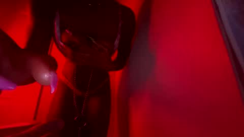 notyourkitty00 online show from 10.21.25