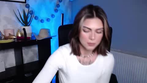 Snapshot of nova_sin chatting on 12.16.25 Nova online show from 12.16.25