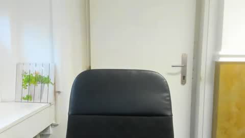 novasmilee online show from 12.17.25