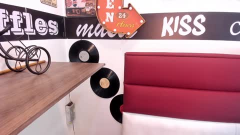 Snapshot of novi_rosse chatting on 12.17.24 Novi online show from 12.17.24