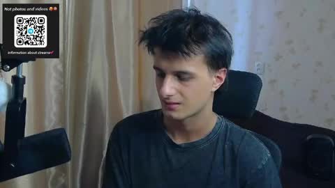Snapshot of nuar_x chatting on 04.12.26 Nuar X online show from 04.12.26