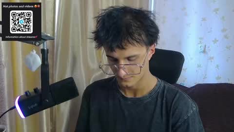 Snapshot of nuar_x chatting on 04.14.26 Nuar X online show from 04.14.26