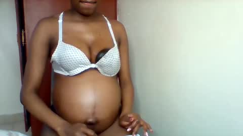 Snapshot of nubian_queen1033 chatting on 09.21.25 happie online show from 09.21.25