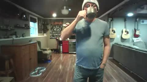 Snapshot of nudistguy194549 chatting on 12.21.25 Nudistguy online show from 12.21.25