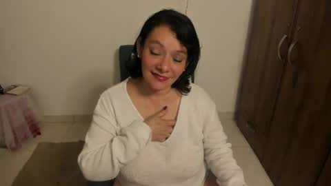 Snapshot of nuit_rose chatting on 05.08.26 nuit_rose online show from 05.08.26