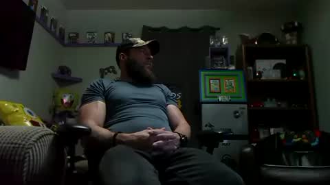 Snapshot of number1dad_ chatting on 09.15.25 Awwwww Hey Sweetie Pies. Welcome To The Sweetie Pie Lounge. Enjoy The Dad-Cast. SweetCorny Fun-loving Dad Talk. online show from 09.15.25