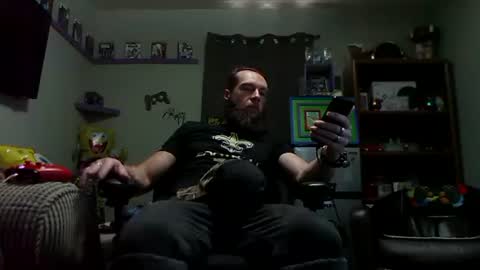 Snapshot of number1dad_ chatting on 09.27.25 Awwwww Hey Sweetie Pies. Welcome To The Sweetie Pie Lounge. Enjoy The Dad-Cast. SweetCorny Fun-loving Dad Talk. online show from 09.27.25