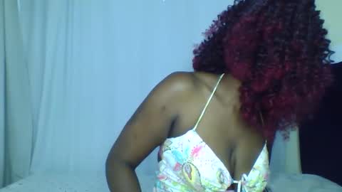 Snapshot of nutgal_ chatting on 11.10.25 nutgal online show from 11.10.25