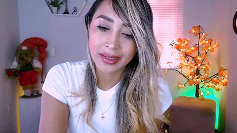 Nycole online show from 01.05.25