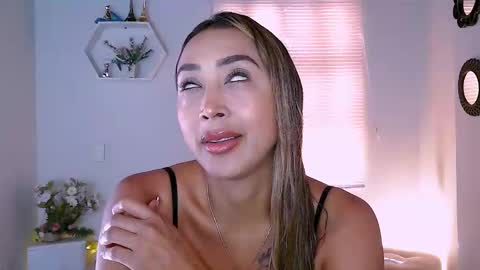 Nycole online show from 03.10.25