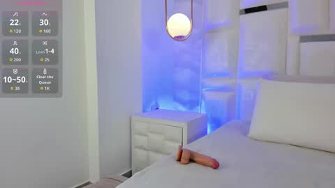 Snapshot of nyla_azura chatting on 12.05.25 Nyla online show from 12.05.25