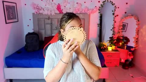 Snapshot of nyla_fox chatting on 04.07.26 nyla online show from 04.07.26