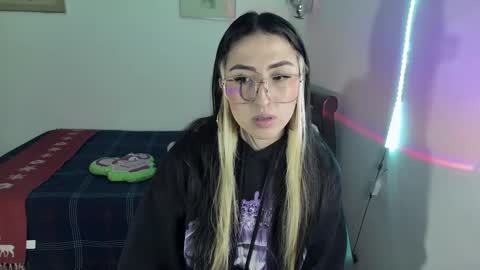 Snapshot of nymph_frida chatting on 12.26.24 Frida online show from 12.26.24