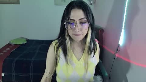 Snapshot of nymph_frida chatting on 01.01.25 Frida online show from 01.01.25