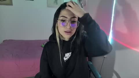 Snapshot of nymph_frida chatting on 02.03.25 Frida online show from 02.03.25