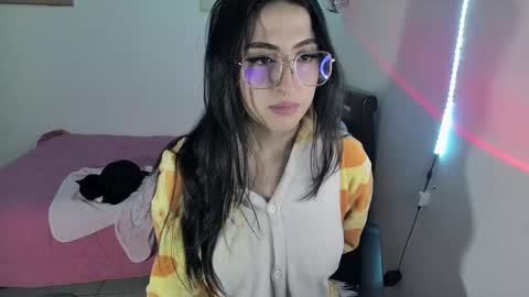 Snapshot of nymph_frida chatting on 02.05.25 Frida online show from 02.05.25