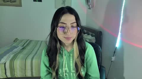 Snapshot of nymph_frida chatting on 02.17.25 Frida online show from 02.17.25