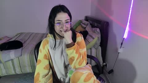 Snapshot of nymph_frida chatting on 02.24.25 Frida online show from 02.24.25