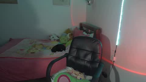 Snapshot of nymph_frida chatting on 10.01.25 Frida online show from 10.01.25