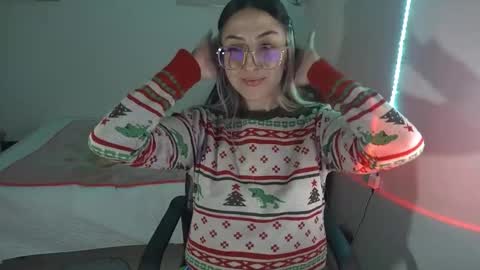 Snapshot of nymph_frida chatting on 12.14.25 Frida online show from 12.14.25