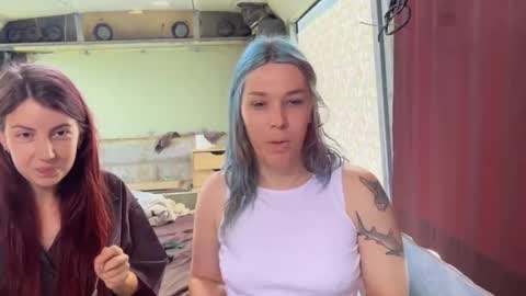 Creamy Grapefruit online show from 10.31.25