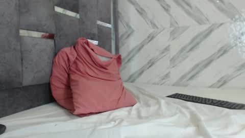 xionela gates online show from 03.10.25