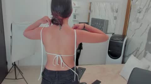 Snapshot of nymphomania9599 chatting on 06.28.26 xionela gates online show from 06.28.26
