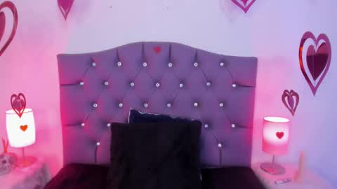 Snapshot of nyx_nayla chatting on 02.19.25 online show from 02.19.25
