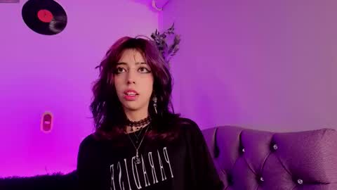 Snapshot of nyx_nayla chatting on 01.10.26 online show from 01.10.26