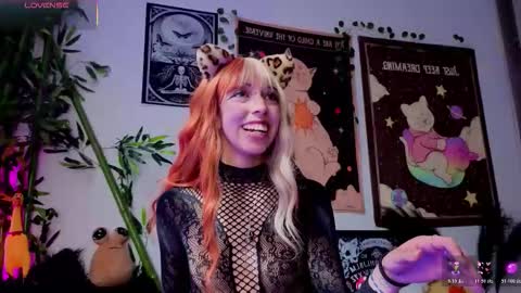 Snapshot of nyx_nayla chatting on 02.21.26 online show from 02.21.26