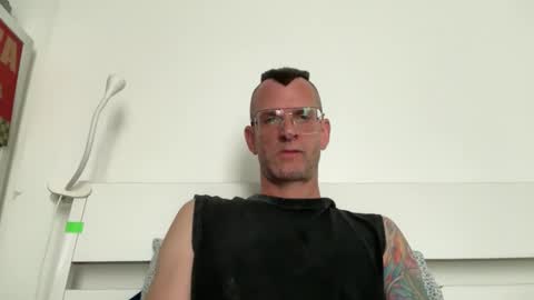 Snapshot of o_johnny_deep_o chatting on 04.15.26 Jonathan Deep online show from 04.15.26