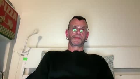 Snapshot of o_johnny_deep_o chatting on 05.18.26 Jonathan Deep online show from 05.18.26