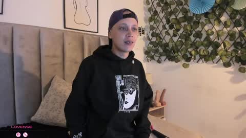 Sara Help me reach 1000 followers online show from 06.05.26