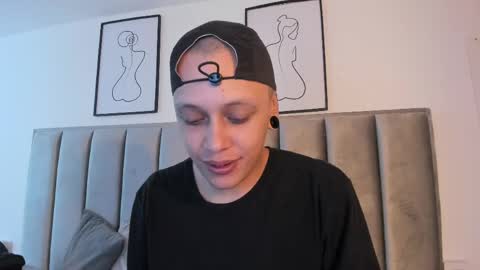 Sara Help me reach 1000 followers online show from 06.06.26