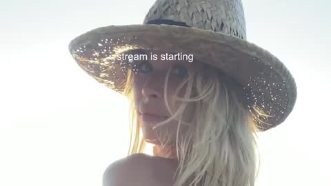 hi im Janasmall boobs big heart  warm pussy  online show from 12.14.24