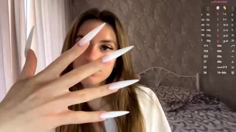 Mia online show from 09.23.25