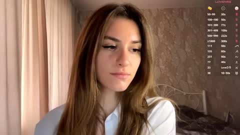 Mia online show from 10.10.25