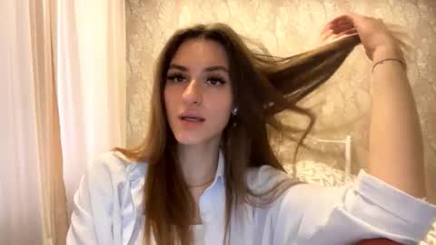 Mia online show from 10.22.25