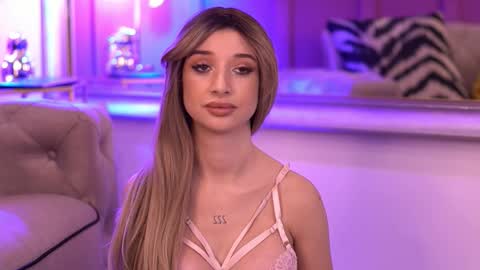 Snapshot of odettebensen chatting on 09.20.25 Odette online show from 09.20.25