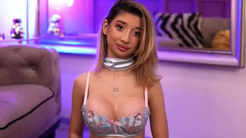 Snapshot of odettebensen chatting on 10.10.25 Odette online show from 10.10.25