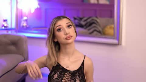 Snapshot of odettebensen chatting on 10.15.25 Odette online show from 10.15.25