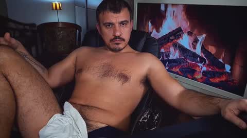 Snapshot of officeman7 chatting on 01.08.25 officeman7 online show from 01.08.25