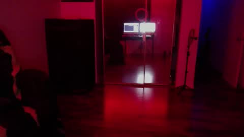 Snapshot of officialmoneyxxx chatting on 11.07.25 Money online show from 11.07.25