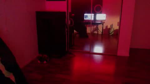 Snapshot of officialmoneyxxx chatting on 12.20.25 Money online show from 12.20.25