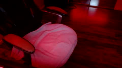 Snapshot of officialmoneyxxx chatting on 01.06.26 Money online show from 01.06.26