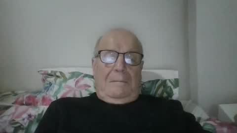 Snapshot of oggi95 chatting on 12.29.24 oggi95 online show from 12.29.24