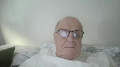 Snapshot of oggi95 chatting on 02.13.25 oggi95 online show from 02.13.25