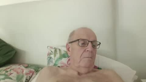 Snapshot of oggi95 chatting on 09.24.25 oggi95 online show from 09.24.25