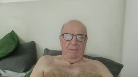 Snapshot of oggi95 chatting on 11.05.25 oggi95 online show from 11.05.25